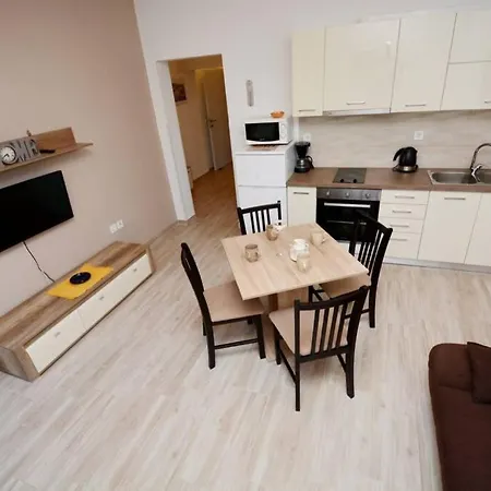 2br Premium, Fireplace & Parking *