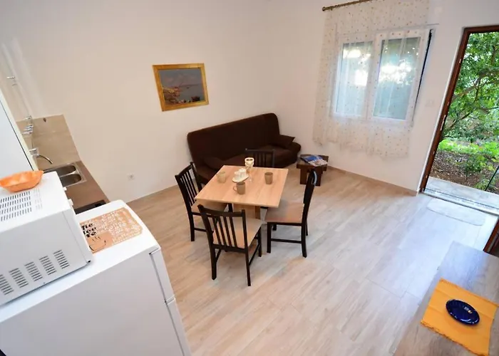 2br Premium, Fireplace & Parking דירה *